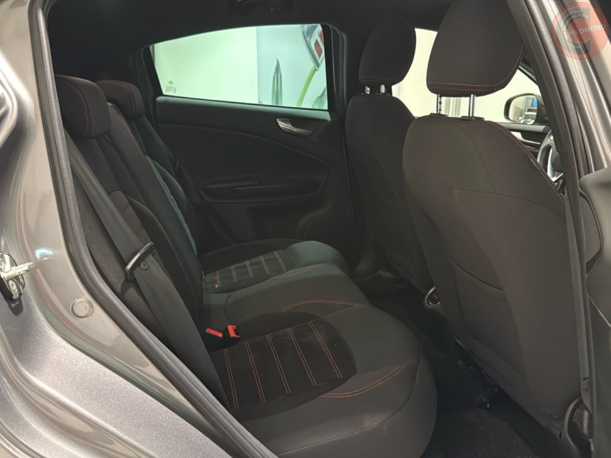 Alfa Romeo Giulietta 1.6 JTDm Sprint 120cv (8)