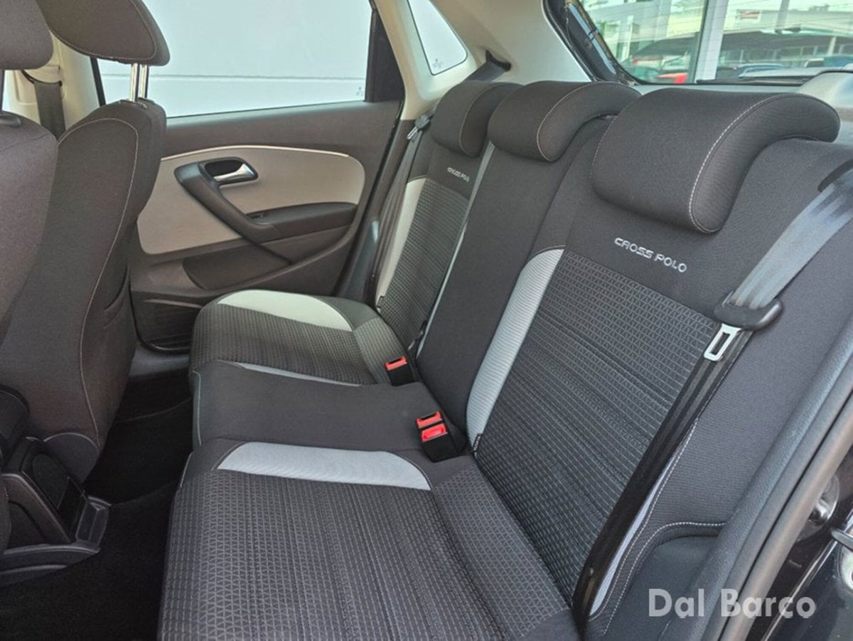 Volkswagen Polo Cross 1.2 TSI DSG BlueMotion Technology (17)
