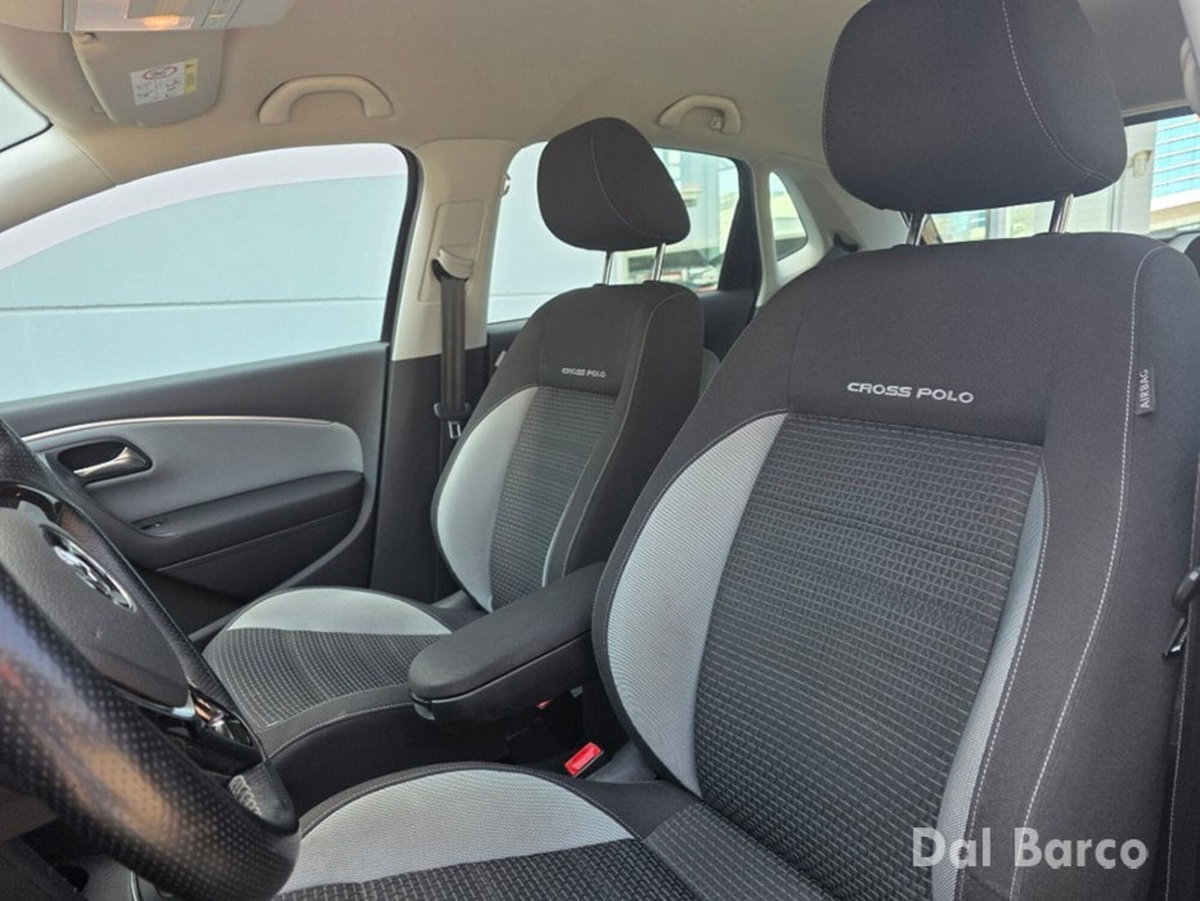 Volkswagen Polo Cross 1.2 TSI DSG BlueMotion Technology (9)