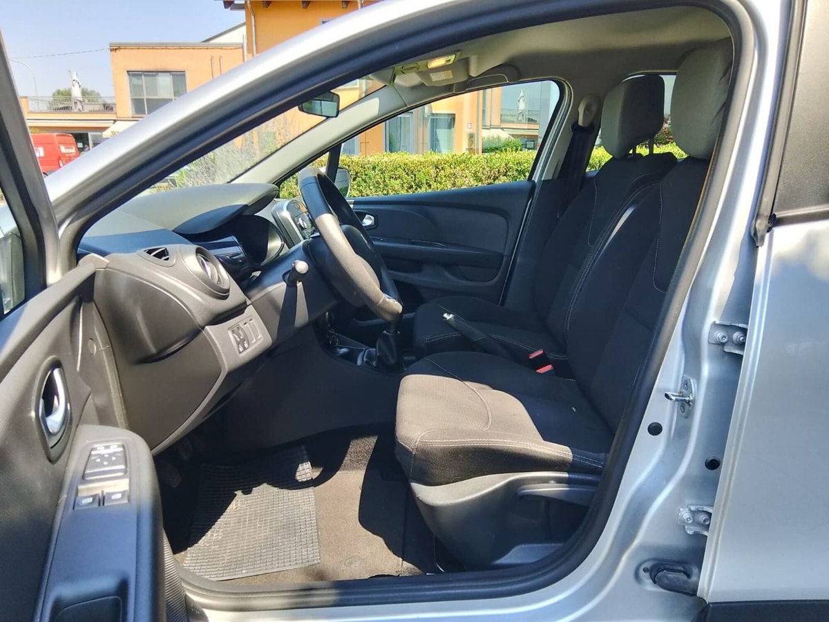 Renault Clio 1.2 75CV 5 porte Life (9)