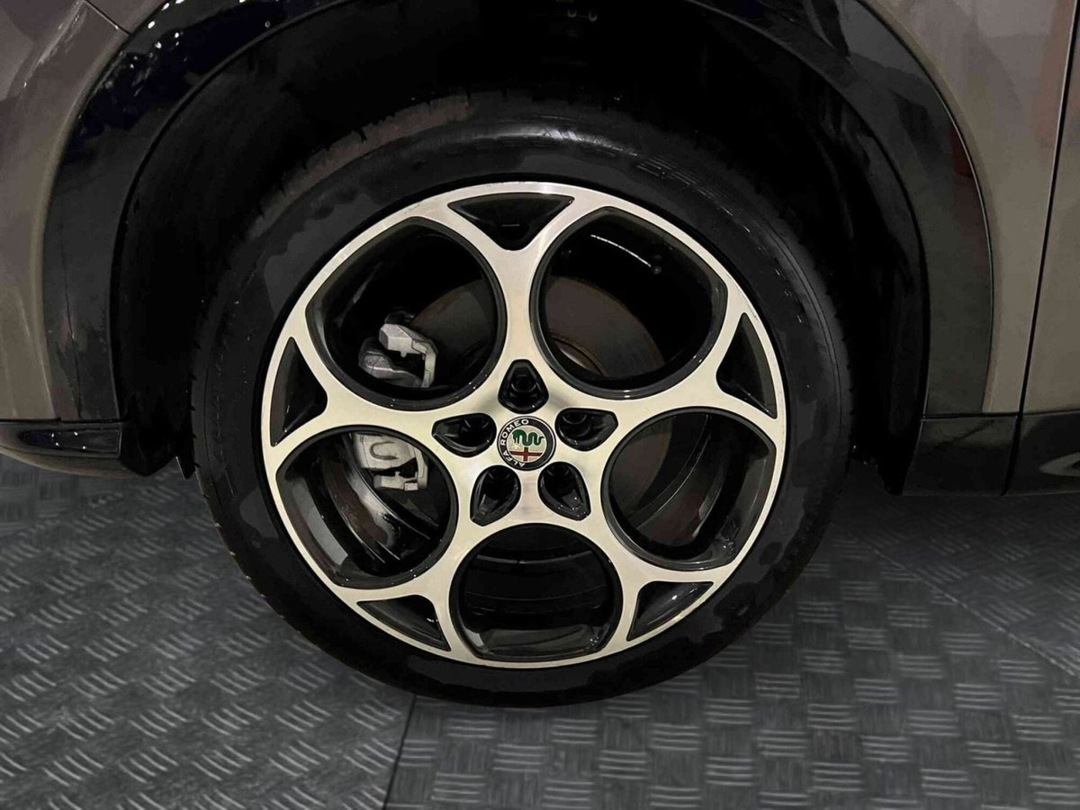 Alfa Romeo Tonale 1.3 phev Intensa Q4 280cv at6 (5)