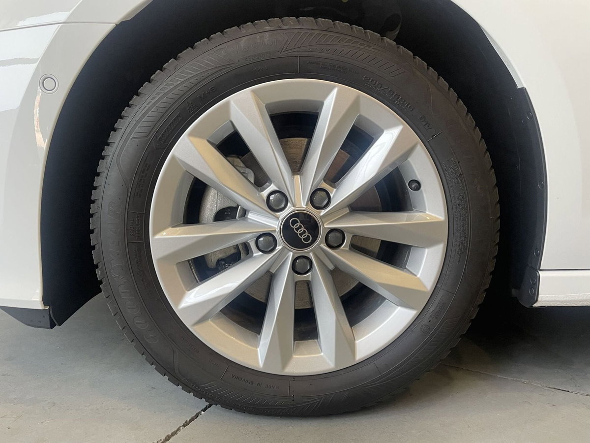 Audi A3 Sedan 35 TFSI S tronic Business (8)