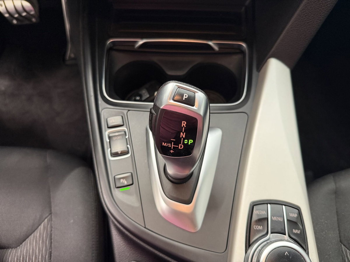 BMW Serie 3 Touring 318d  Business Advantage (6)