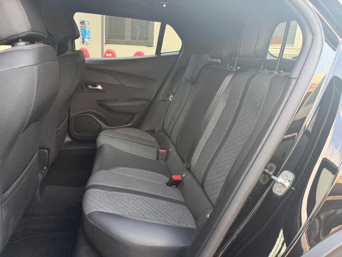 Peugeot 2008 1.2 turbo Allure 100cv (16)