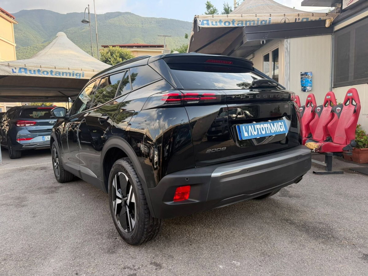 Peugeot 2008 1.2 turbo Allure 100cv (3)
