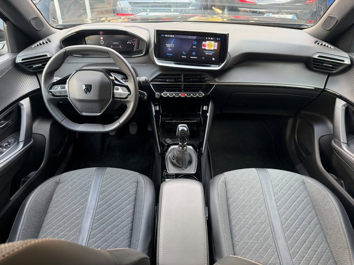 Peugeot 2008 1.2 turbo Allure 100cv (7)