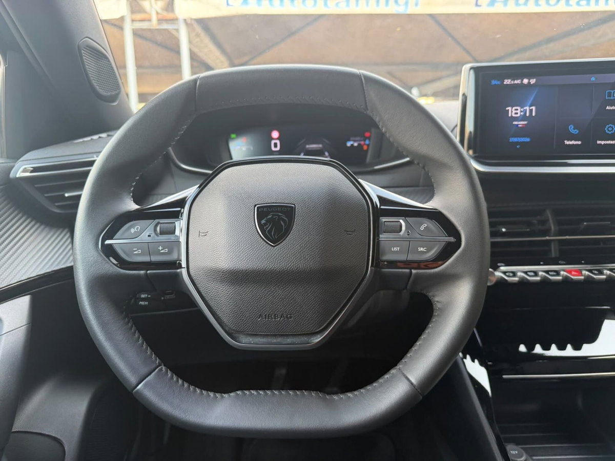 Peugeot 2008 1.2 turbo Allure 100cv (8)