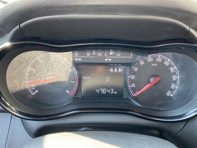 Opel Karl Rocks 1.0 73 CV (15)