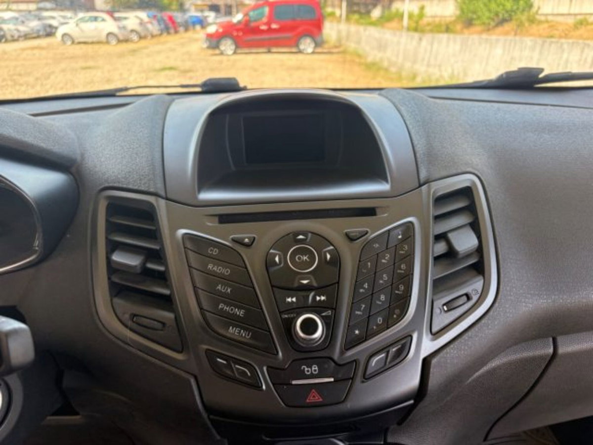 Ford Fiesta 1.4 3 porte Bz.- GPL (17)