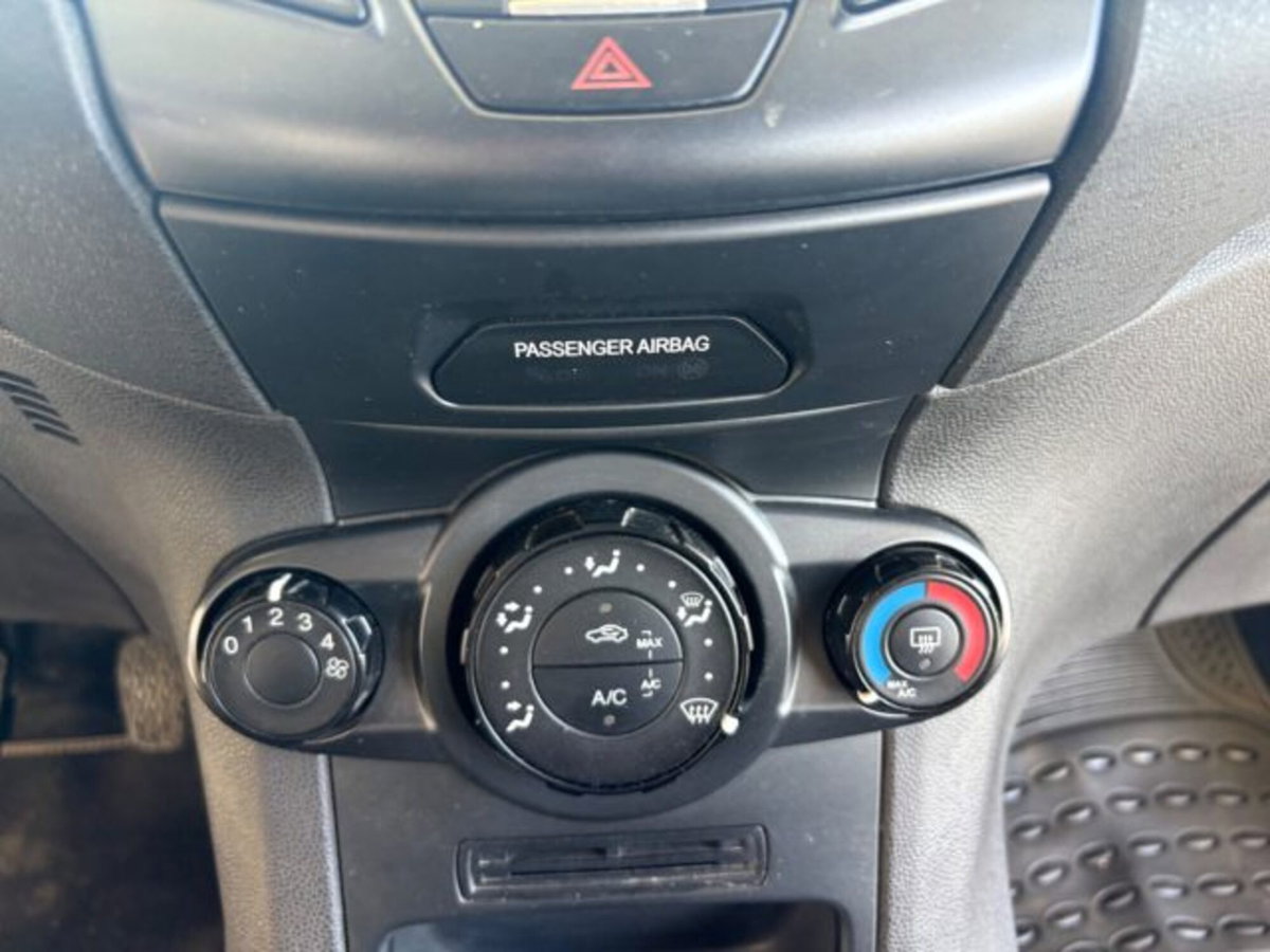 Ford Fiesta 1.4 3 porte Bz.- GPL (18)