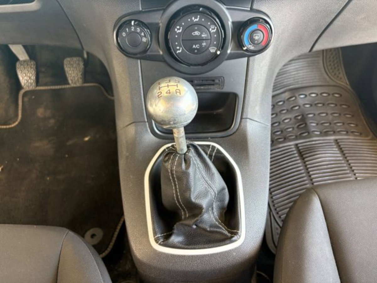 Ford Fiesta 1.4 3 porte Bz.- GPL (19)