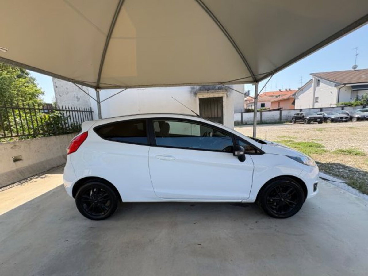 Ford Fiesta 1.4 3 porte Bz.- GPL (8)