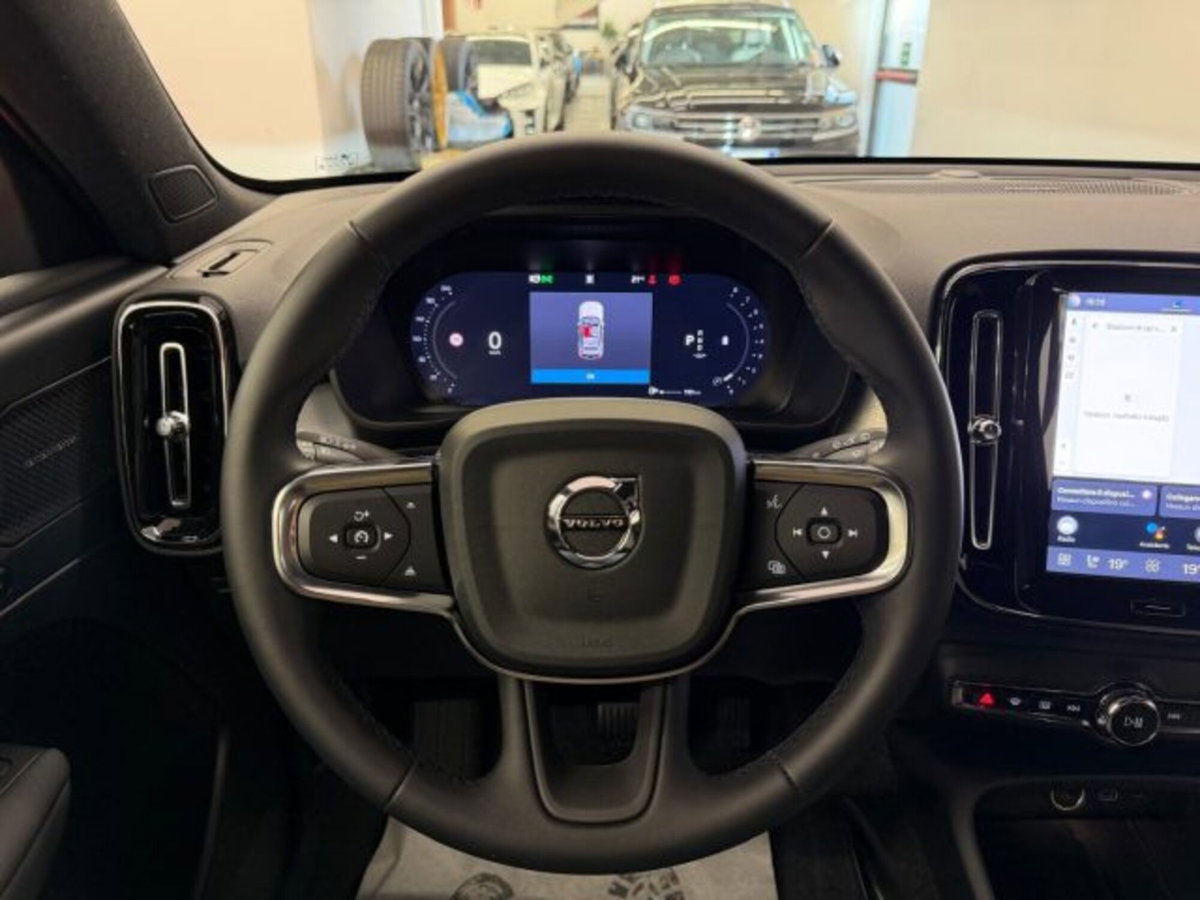 Volvo XC40 B3 automatico Plus Dark (10)
