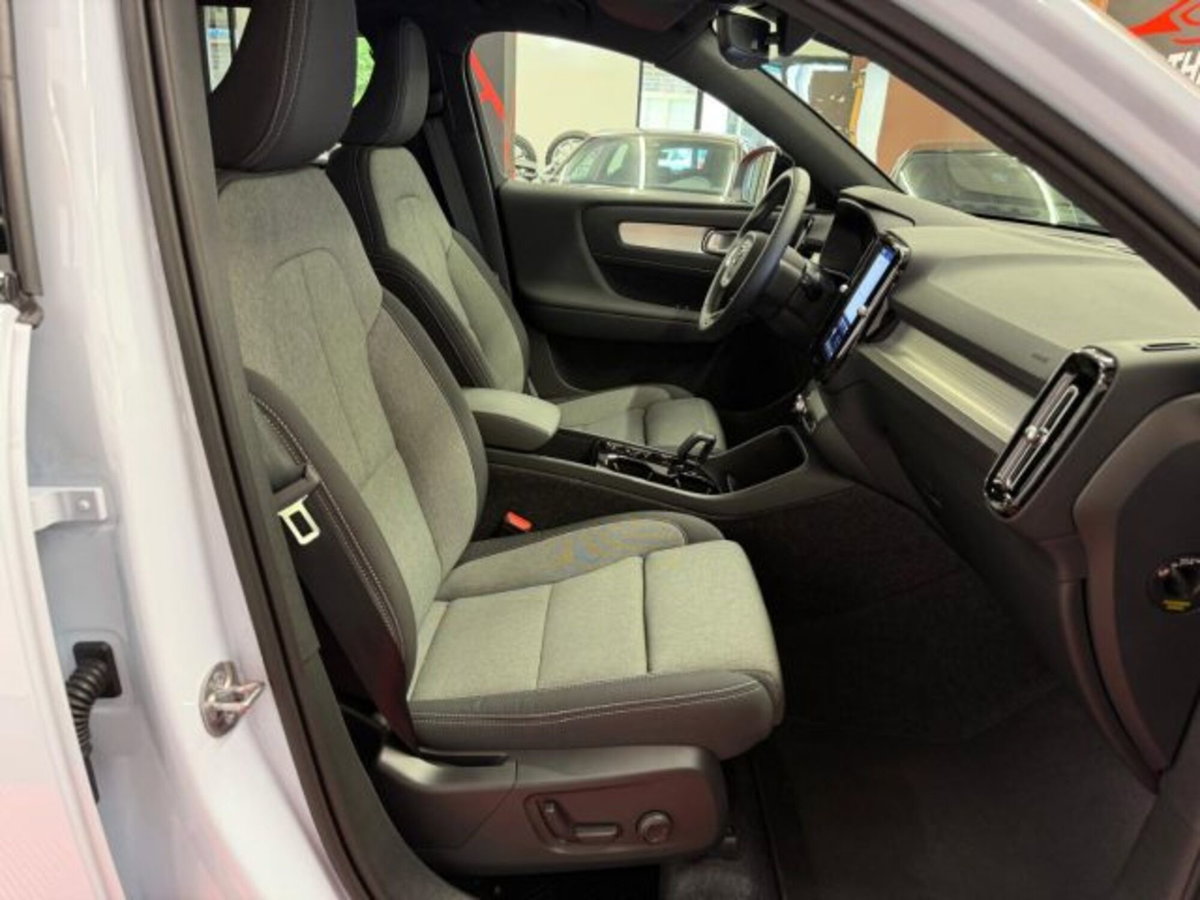 Volvo XC40 B3 automatico Plus Dark (12)