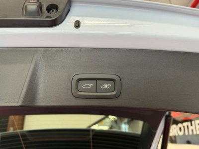 Volvo XC40 B3 automatico Plus Dark (13)