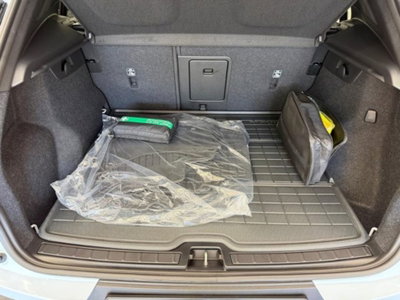 Volvo XC40 B3 automatico Plus Dark (14)
