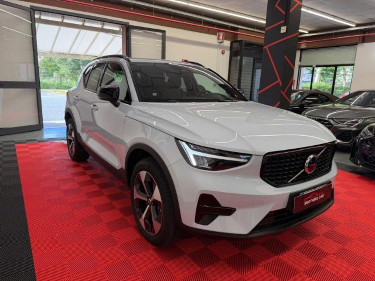 Volvo XC40 B3 automatico Plus Dark (3)