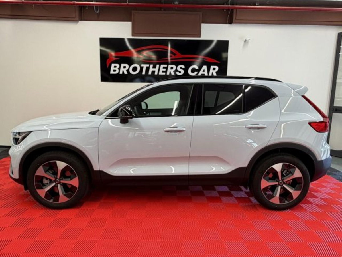 Volvo XC40 B3 automatico Plus Dark (4)