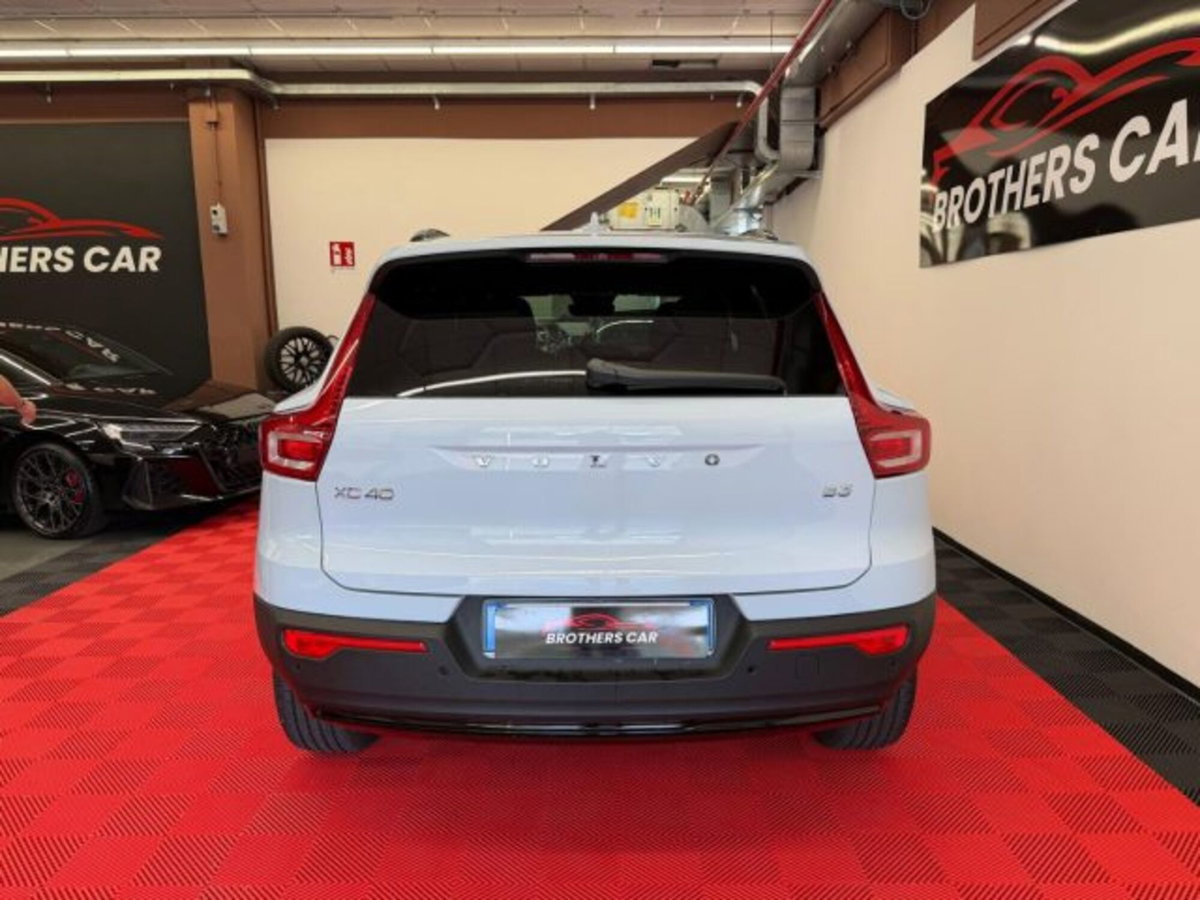 Volvo XC40 B3 automatico Plus Dark (6)