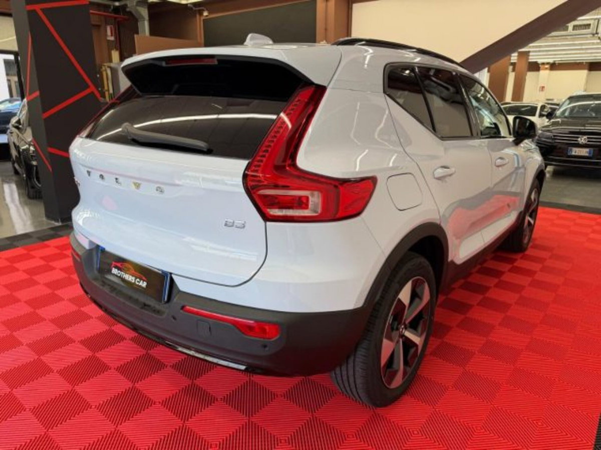 Volvo XC40 B3 automatico Plus Dark (7)