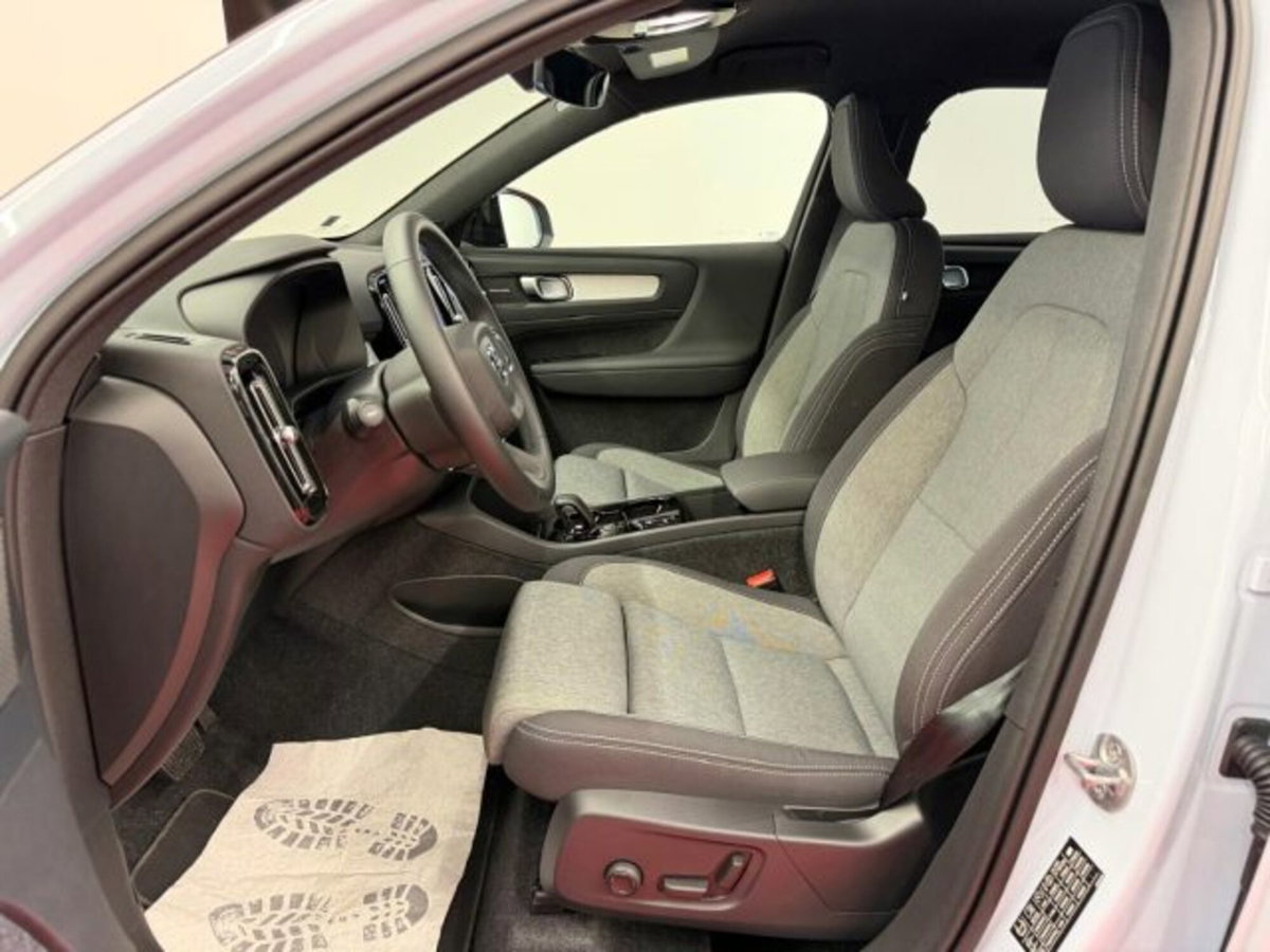 Volvo XC40 B3 automatico Plus Dark (8)