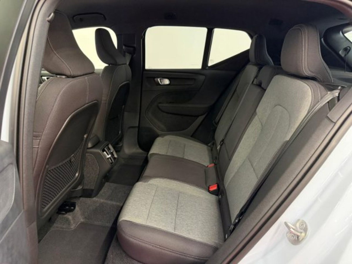 Volvo XC40 B3 automatico Plus Dark (9)