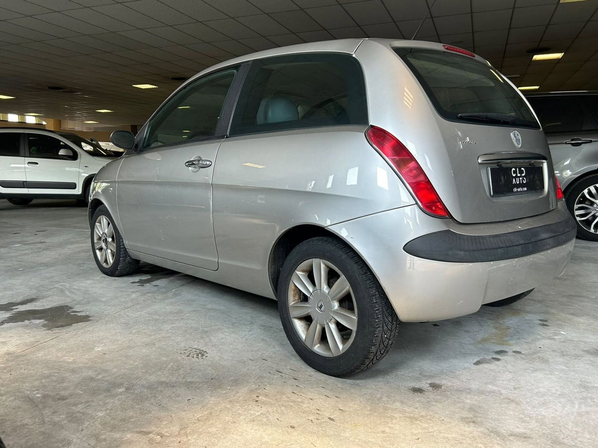 Lancia Ypsilon 16V Platino (3)