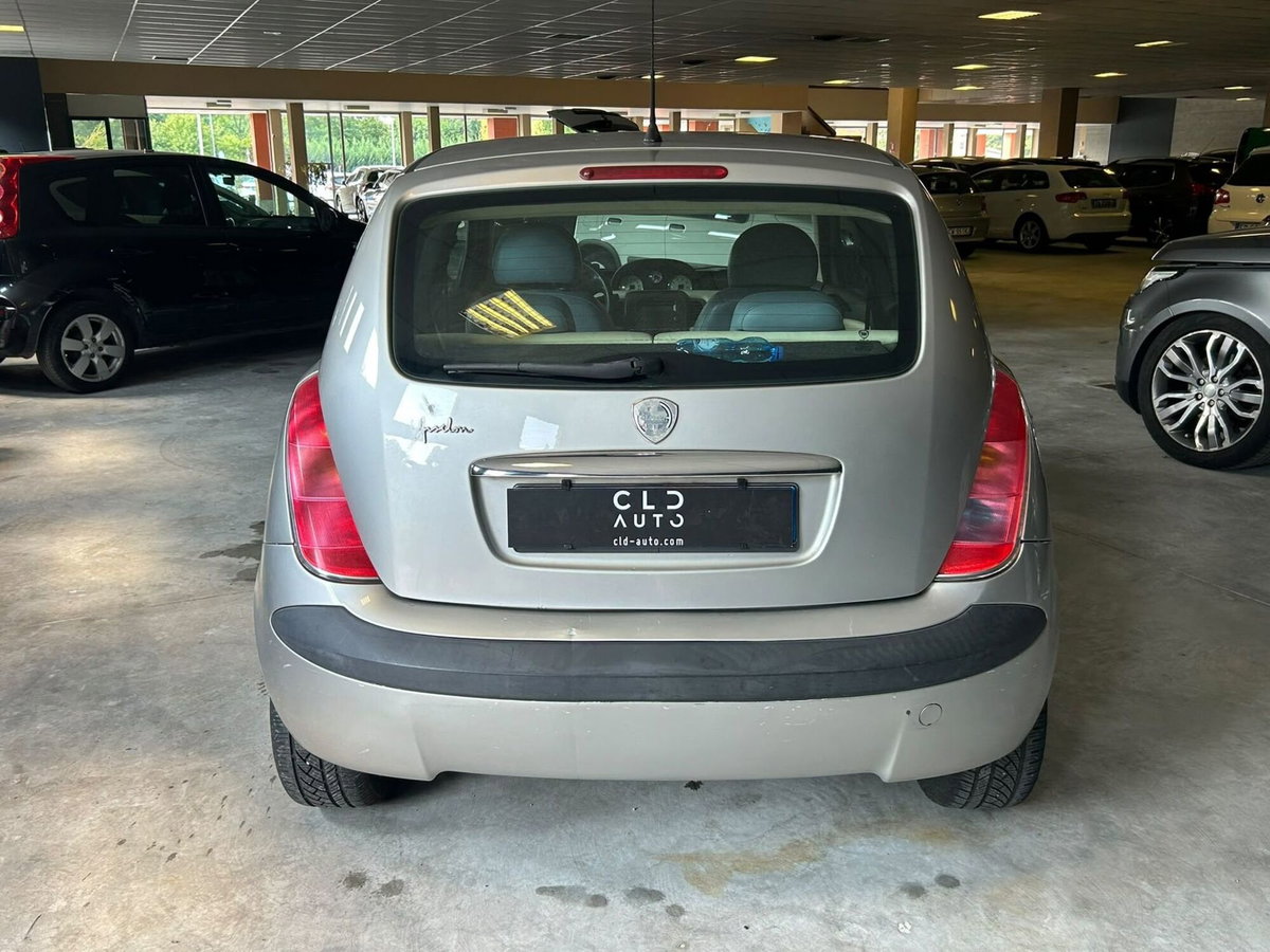 Lancia Ypsilon 16V Platino (4)