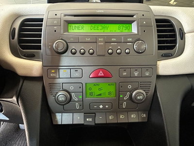 Lancia Ypsilon 16V Platino (8)
