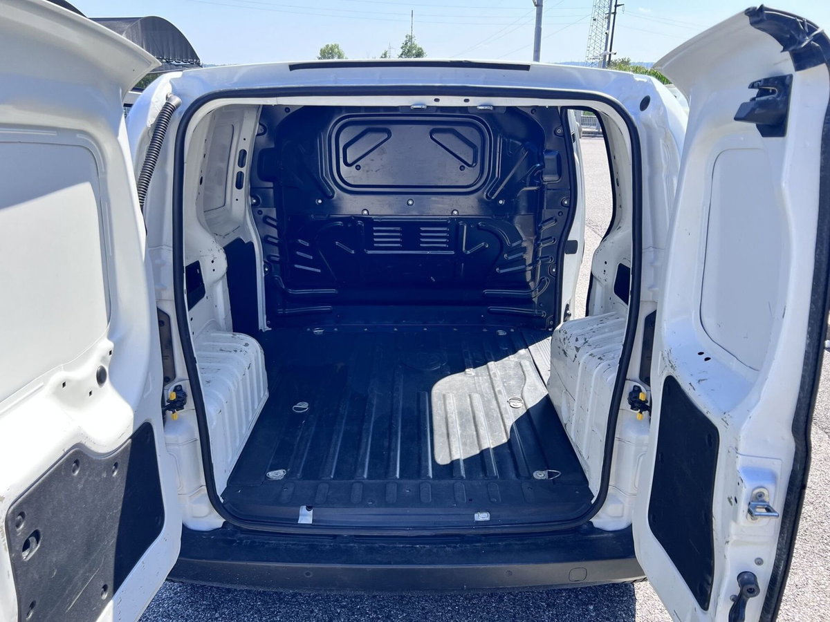 Fiat Fiorino Furgone cargo 1.3 mjt 95cv SX (7)