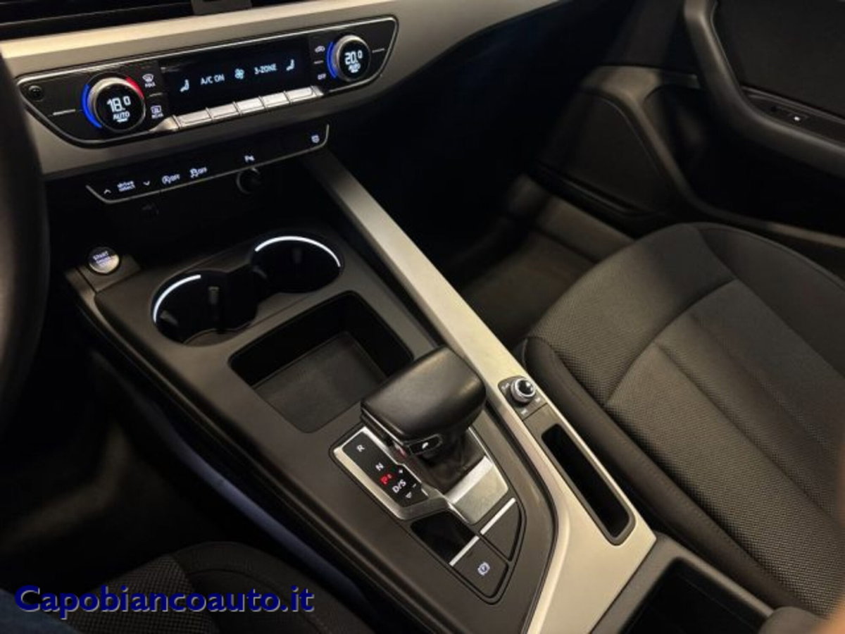 Audi A4 Avant 30 TDI/136 CV S tronic Business Advanced (19)