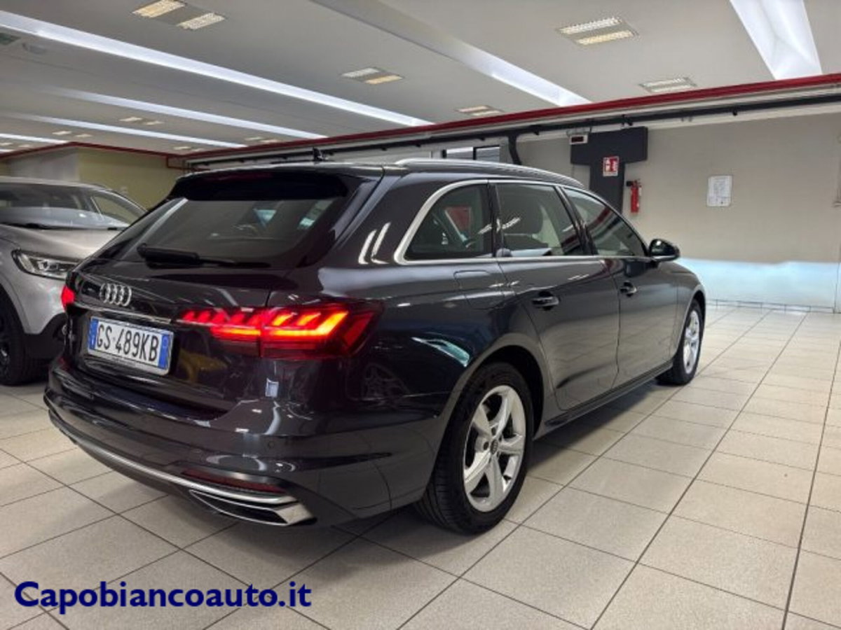 Audi A4 Avant 30 TDI/136 CV S tronic Business Advanced (5)
