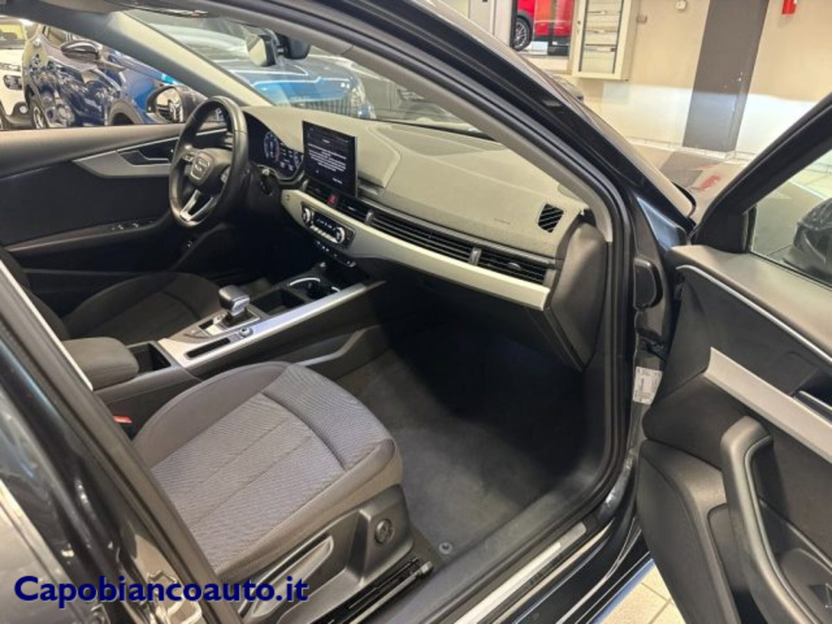 Audi A4 Avant 30 TDI/136 CV S tronic Business Advanced (9)