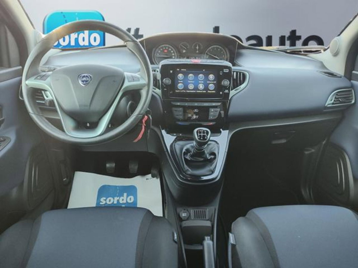 Lancia Ypsilon 1.2 69 CV 5 porte GPL Ecochic Alberta Ferretti (10)