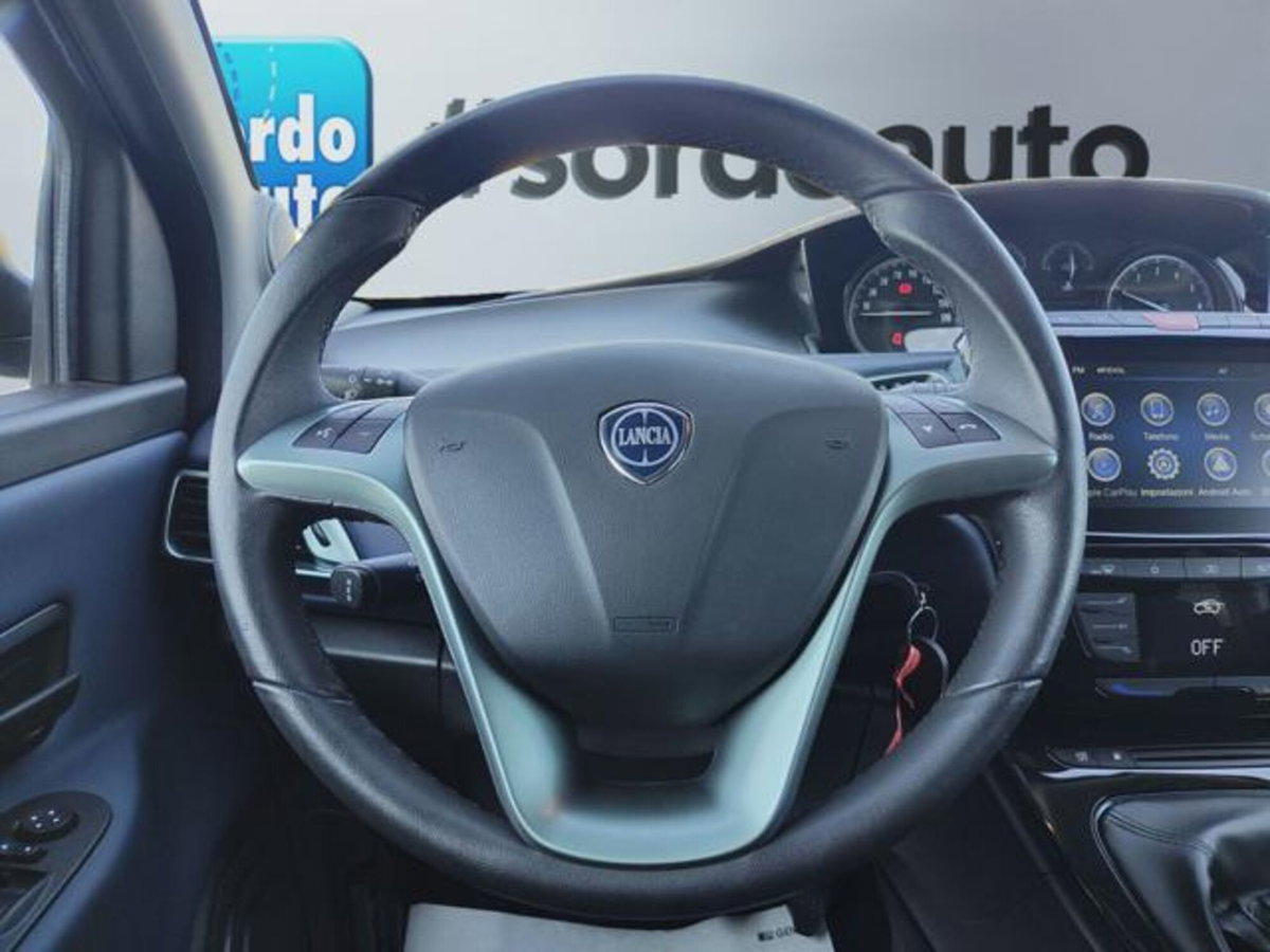 Lancia Ypsilon 1.2 69 CV 5 porte GPL Ecochic Alberta Ferretti (11)