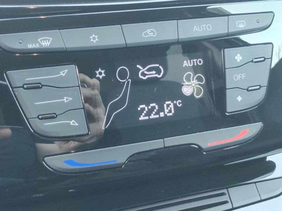 Lancia Ypsilon 1.2 69 CV 5 porte GPL Ecochic Alberta Ferretti (16)