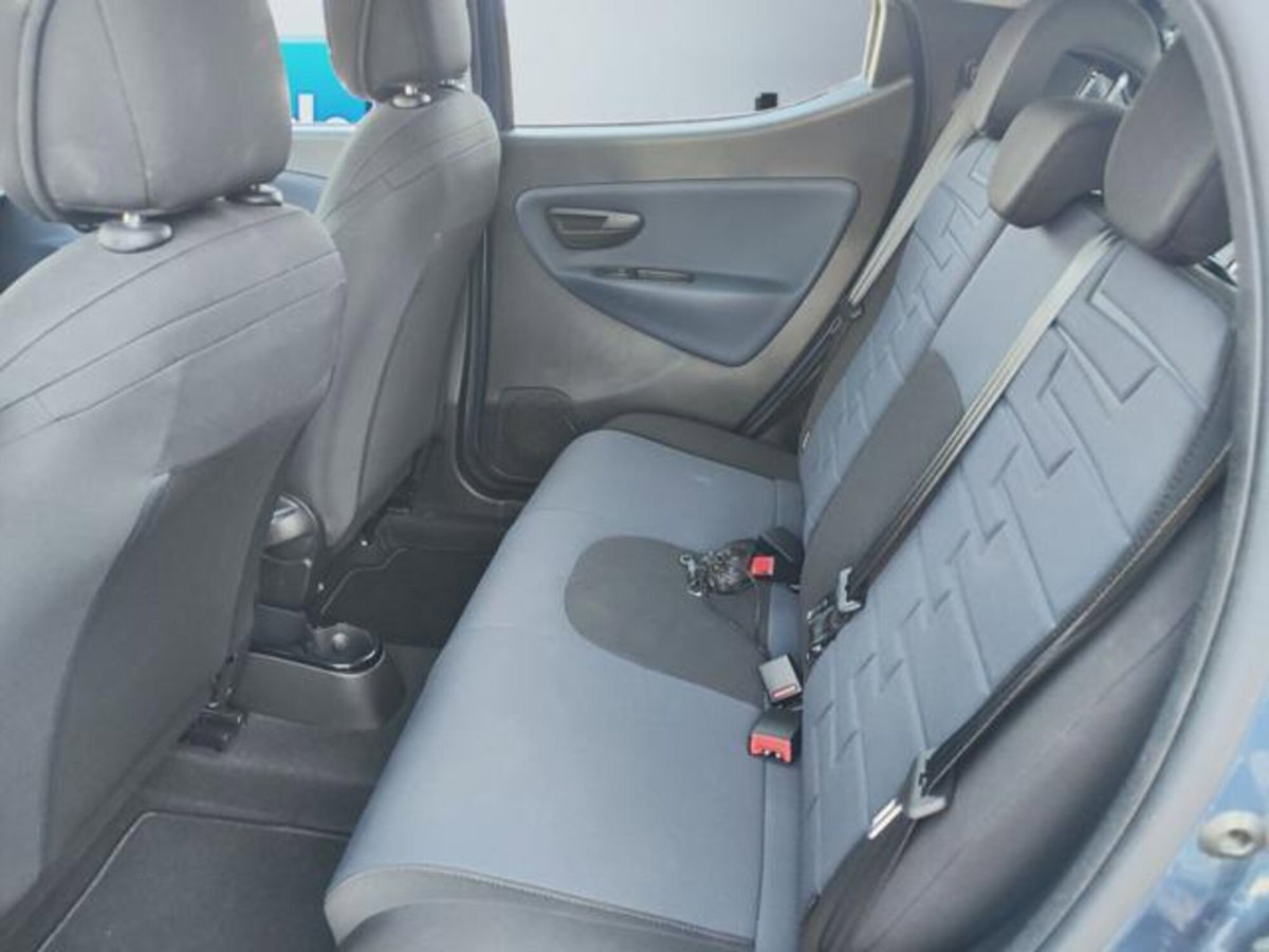 Lancia Ypsilon 1.2 69 CV 5 porte GPL Ecochic Alberta Ferretti (19)