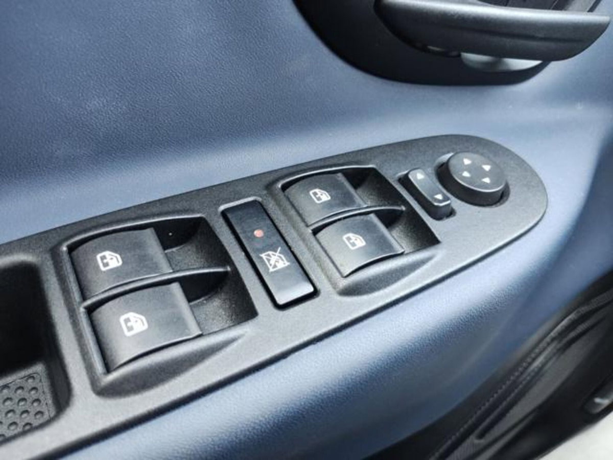 Lancia Ypsilon 1.2 69 CV 5 porte GPL Ecochic Alberta Ferretti (20)
