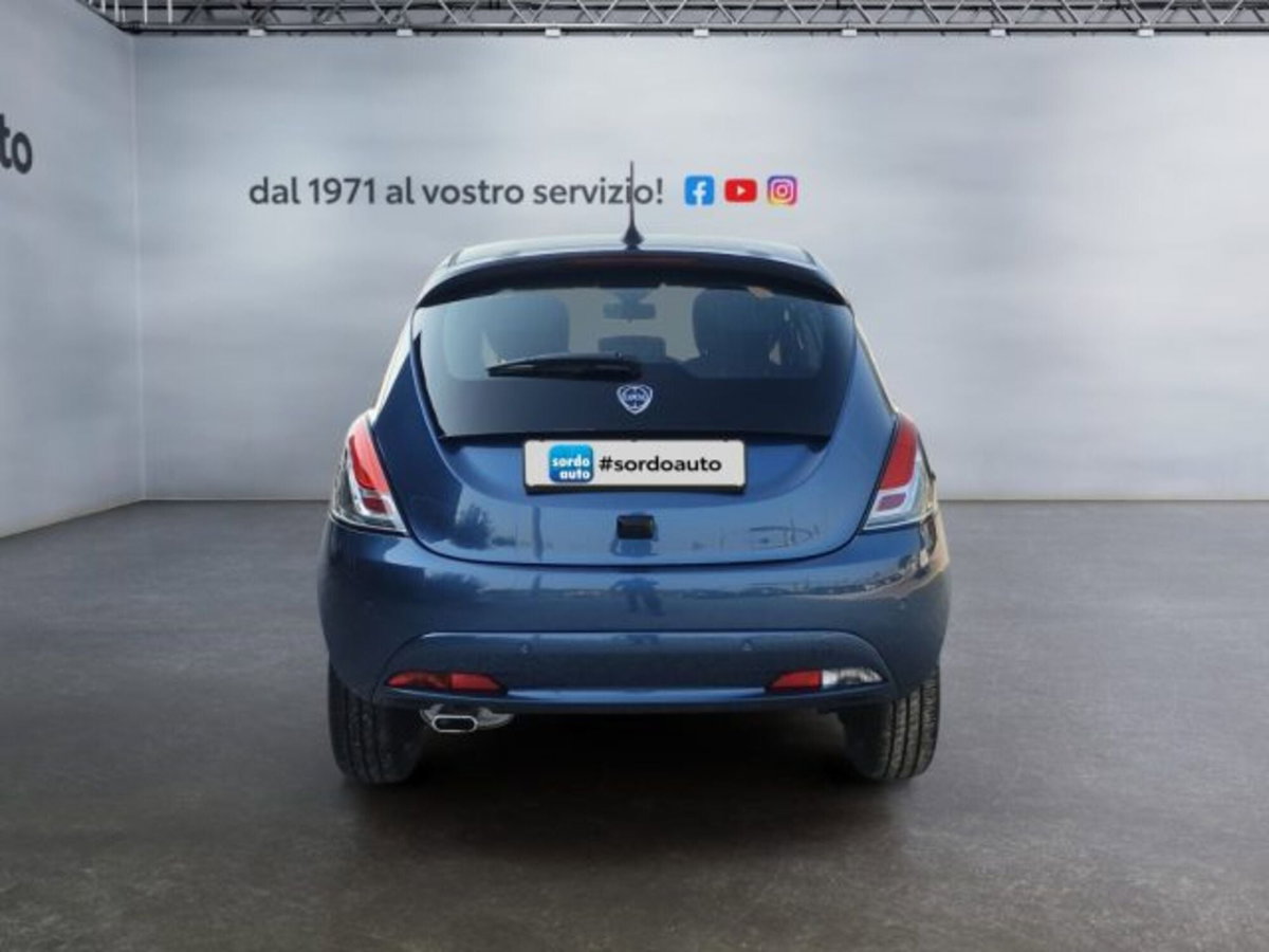 Lancia Ypsilon 1.2 69 CV 5 porte GPL Ecochic Alberta Ferretti (5)