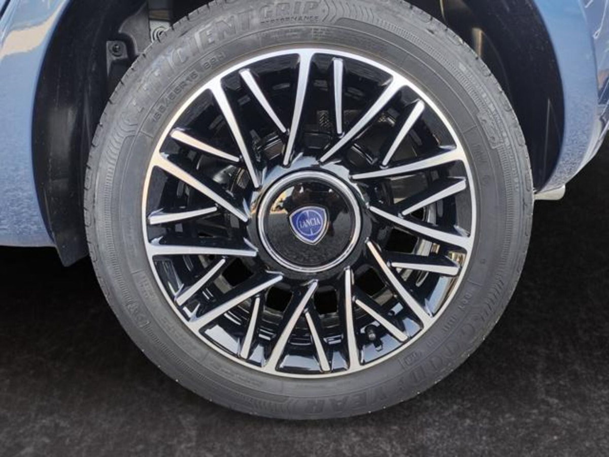 Lancia Ypsilon 1.2 69 CV 5 porte GPL Ecochic Alberta Ferretti (7)