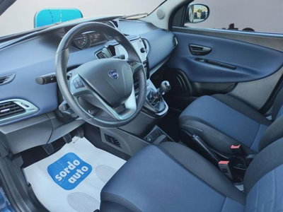 Lancia Ypsilon 1.2 69 CV 5 porte GPL Ecochic Alberta Ferretti (9)