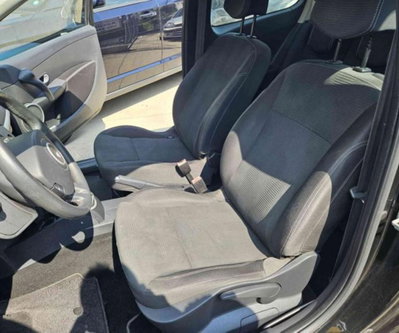 Renault Clio 1.5 dCi 70CV 5 porte Dynamique (8)