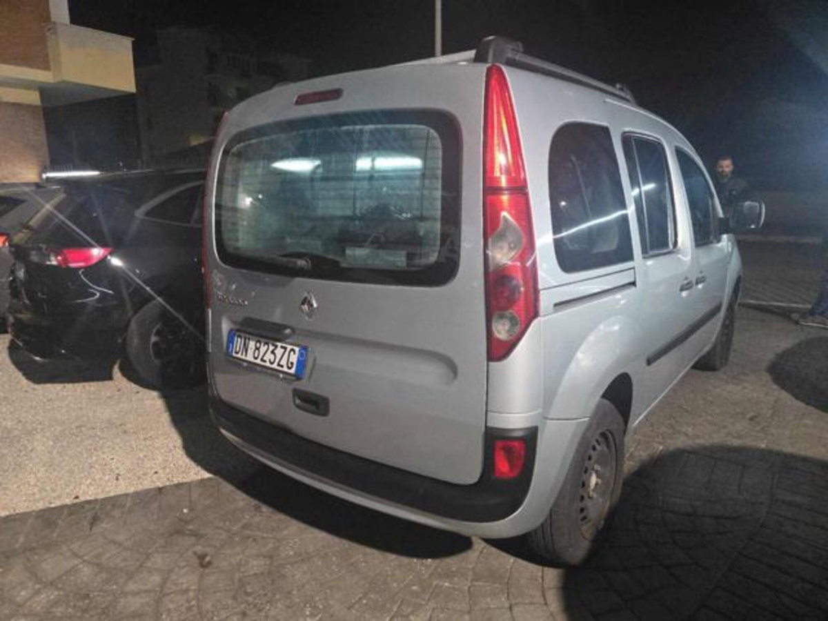 Renault Kangoo 1.5 dCi 105CV 4p Express Maxi Combi Ice (8)