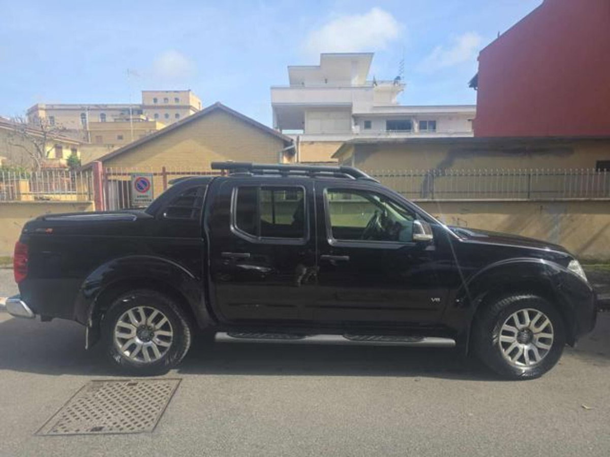 Nissan Navara 3.0 dCi 4 porte Double Cab LE V6 (4)