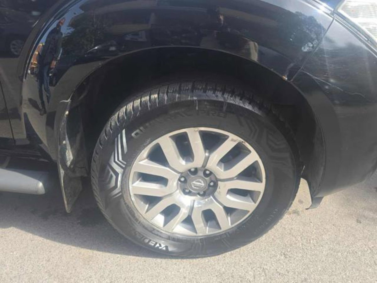 Nissan Navara 3.0 dCi 4 porte Double Cab LE V6 (5)