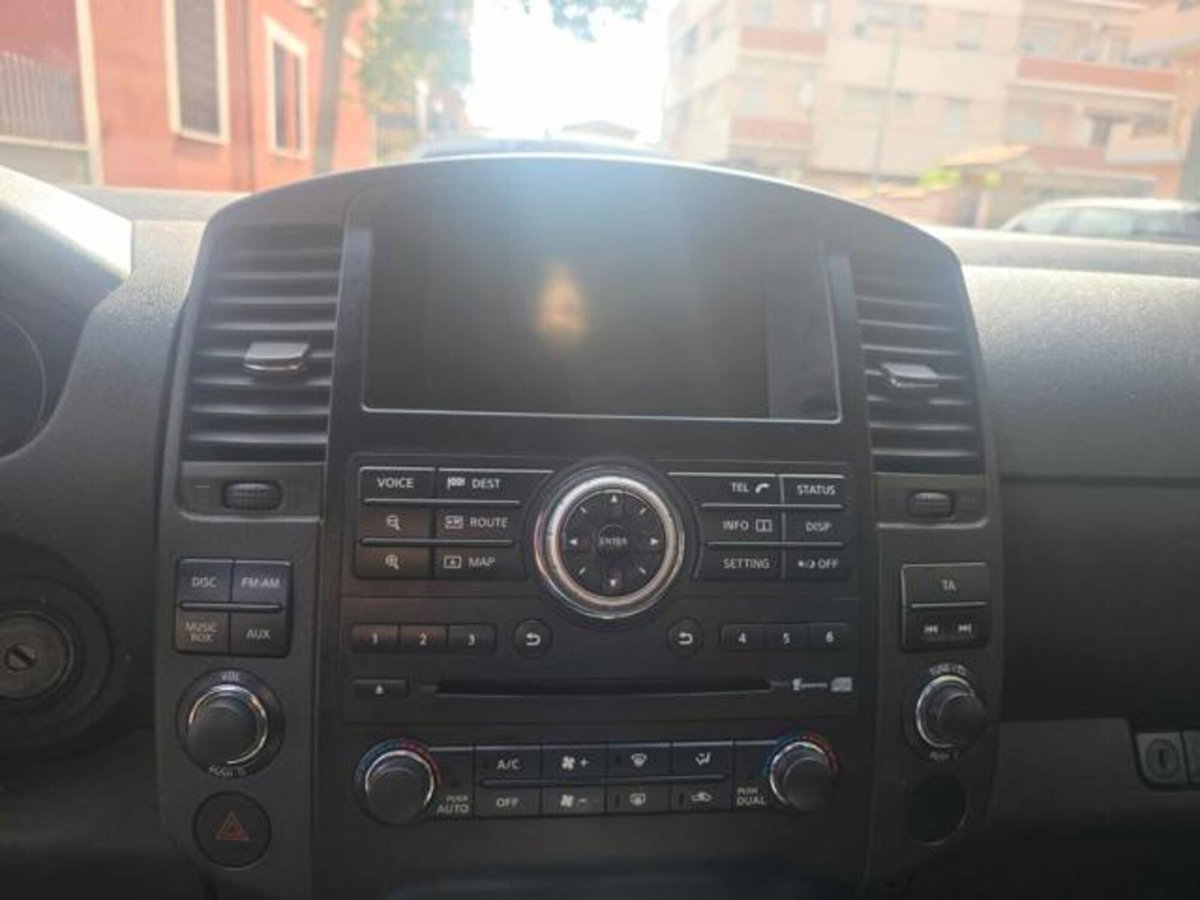 Nissan Navara 3.0 dCi 4 porte Double Cab LE V6 (6)