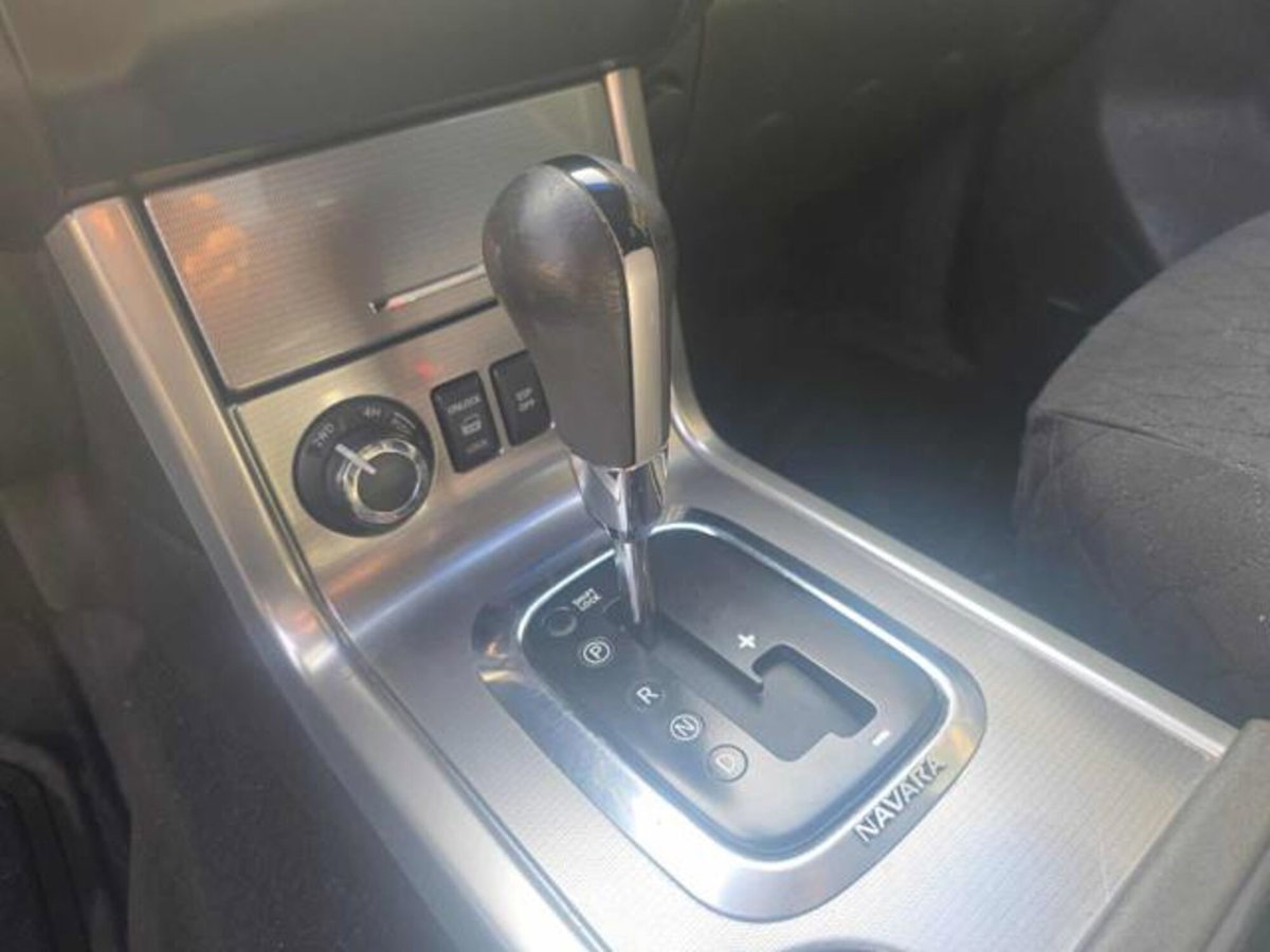 Nissan Navara 3.0 dCi 4 porte Double Cab LE V6 (7)