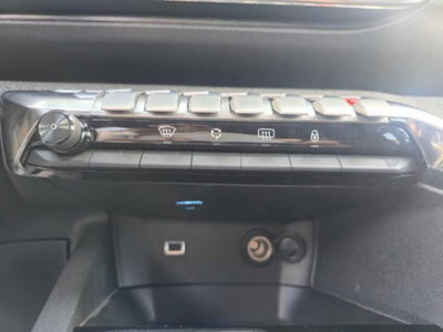 Peugeot 3008 Hybrid4 300 e-EAT8 GT (11)