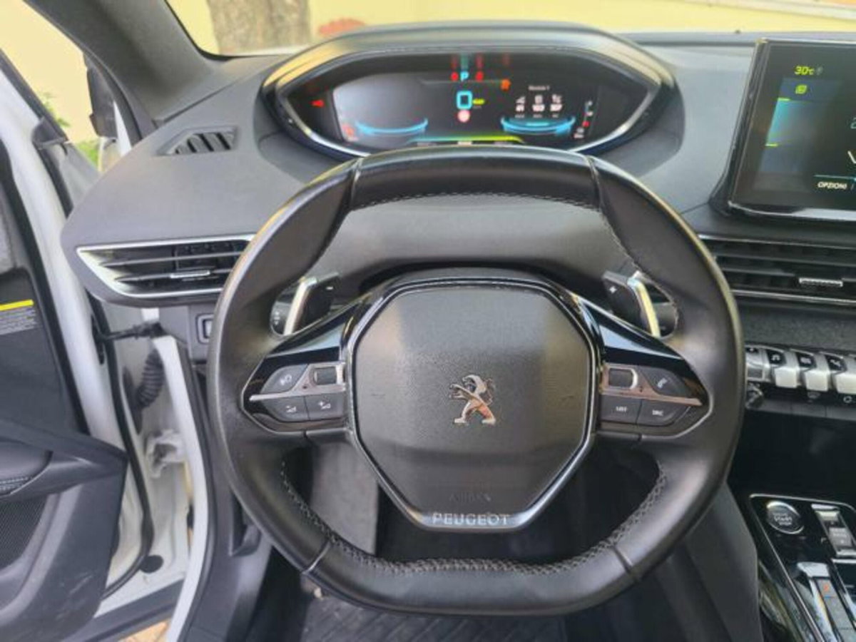 Peugeot 3008 Hybrid4 300 e-EAT8 GT (13)