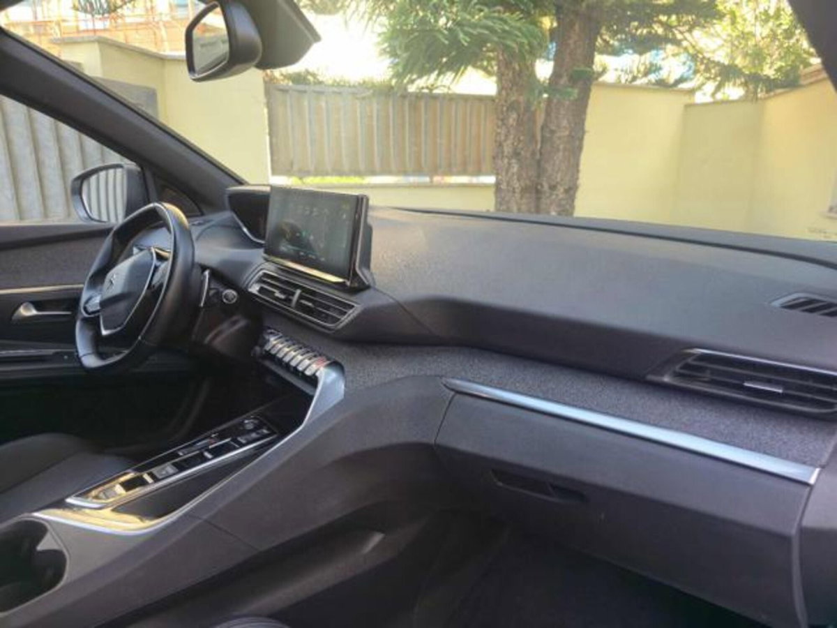 Peugeot 3008 Hybrid4 300 e-EAT8 GT (6)